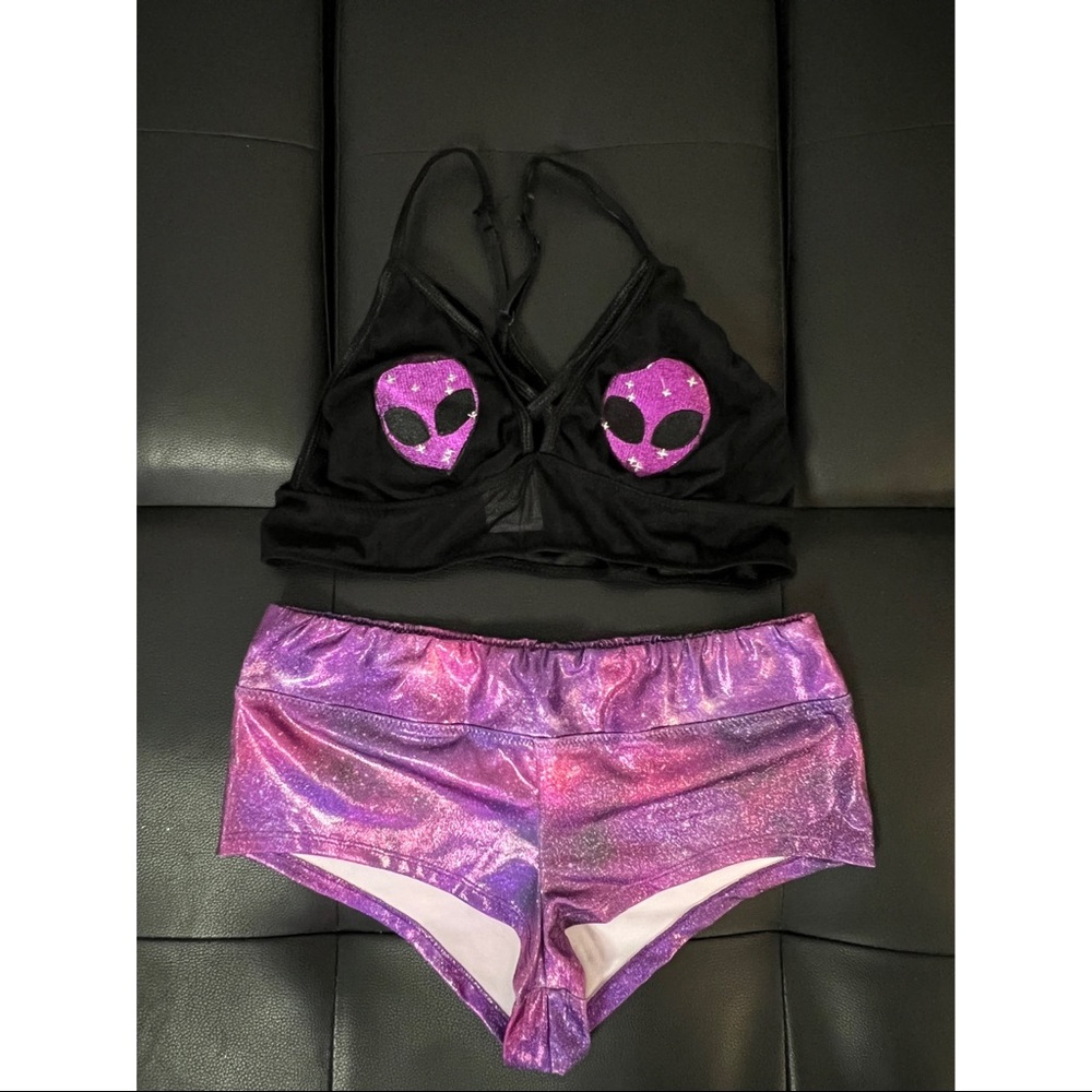 I’m selling all my festival outfits because I will not use them anymore.